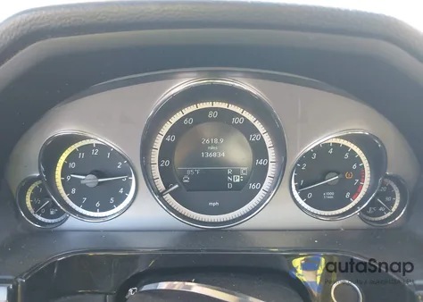 2010 Mercedes-Benz E 350 z USA, uszkodzony, nr VIN WDDHF5GB5AA236053